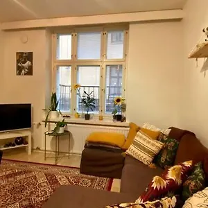 Apartamento Lovely In The Centre, Street Level And Inner Yard, Helsinki